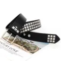 Zwarte punk lederen riem voor dames, stoere heupriem met metalen vierkante klinknagels voor jeans. - Drierijige Piramide Zwart
