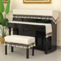 Set copertura antipolvere per pianoforte di lusso con nappe di perline variante arredamento casa. - Diritto / Superiore+Tastiera+Coprisgabello Singolo (Set da 3 Pezzi) / Beige Tenue