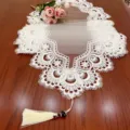 Weisser Spitzen TV Staubschutz Tischlaeufer mit filigraner Blumenstickerei und Quaste. - 40*120cm / Weißes transparentes Netz mit Quaste