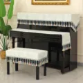 Set copertura antipolvere per pianoforte di lusso con motivo marmo ed eleganti nappe - Diritto / Solo Copritasti 30x185cm (Pezzo Singolo) / Blu Chiaro