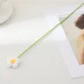 Fait main crochet laine fleur tige pièce décorative pour la maison bureau esthétique - Blanc et Centre Jaune