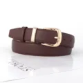 Eleganter brauner Ledergürtel für Damen mit klassischer Goldschnalle, idealer Alltag. - Kaffeebraun