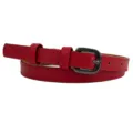 Eleganter roter Damengürtel mit dunkler Schnalle und feinen Nähten für stilvollen Look. - Burgunderrot