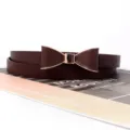 Brauner Damen Ledergürtel mit elegantem Schleifendesign, stilvolles Accessoire für Kleider. - 100cm / Kaffeebraun