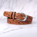 Γυναικεία vintage καφέ ανάγλυφη δερμάτινη ζώνη με floral σχέδιο και ασημένια αγκράφα για τζιν - Καμηλό