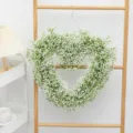 Couronne de fleurs artificielle en forme de cœur pour décoration intérieure et streaming. - Design Coeur Scintillant