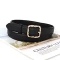 Schwarzer Damen Ledergürtel mit goldener verdrehter quadratischer Schnalle, Retro Stil. - 105cm / Schwarz