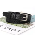 Damen schwarzer dünner Ledergürtel Retro Lochung Taillengürtel lässig elegant für Kleider Jeans - Schwarz