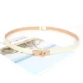 Weißer schmaler Damen Ledergürtel mit goldenem Schlossverschluss für Kleider verstellbar. - 95cm / Cremeweiß mit goldener Schnalle