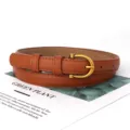 Damen schmaler brauner Kunstleder Gürtel mit Bronze Dornschließe Freizeit Hosenaccessoire - Camel