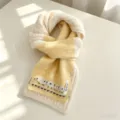 Comoda sciarpa in maglia bicolore da donna, simpatico motivo pecora per inverno caldo. - Giallo pallido