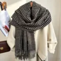 Sciarpa invernale spessa pied de poule, scialle accogliente in finto cashmere con frange donna. - Nero Quadri Fini
