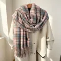 Morbida sciarpa a quadri da donna, calda e accogliente con frange, elegante accessorio invernale. - Rosa Blu Griglia Quadrata