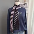 Sciarpa in maglia con righe e pois neri e rosa eleganti per un caldo inverno alla moda. - Caffè Rosa