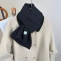 Sciarpa in maglia nera classica per l'inverno, scaldacollo morbido e caldo versatile. - Nero Puro