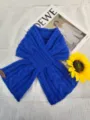 Sciarpa incrociata in maglia a trecce blu, misto lana caldo per moda invernale chic - Blu Zaffiro