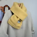 Sciarpa in maglia minimalista tinta unita da donna, scialle caldo e accogliente invernale. - Giallo