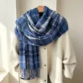 Sciarpa fantasia scozzese blu bianco effetto cashmere inverno calda frangia moda - Quadretti Blu Notte