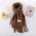 Dettaglio sciarpa in ecocashmere spessa, morbida calda sciarpa invernale con frange tinta unita - Marrone Mocha