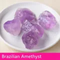 Natuurlijke ruwe amethist kristalstenen onbewerkte mineralen voor huisdecoratie en stenen. - Braziliaanse Amethist Ruwe Steen Willekeurige Levering / Licht Amethist 100g (2-3cm)