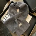 Sciarpa incrociata in maglia 100% lana grigia donna inverno caldo tinta unita collo corto - Grigio Scuro