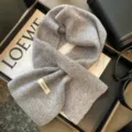 Sciarpa incrociata in maglia di lana grigia al 100% per donna, scaldacollo invernale. - Grigio Chiaro