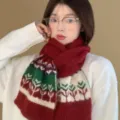 Sciarpa in maglia rossa natalizia, calda per l'inverno, motivo festivo, elegante donna - Borgogna