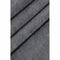 Campione di tessuto in velluto grigio medio, materiale tessile morbido per abbigliamento. - grigio medio