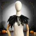 Donkere gotische veren kraag sjaal, retro veren cape accessoire voor kostuum feest. - Eén Maat (Vetersluiting) / Zwart