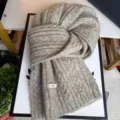 Sciarpa in maglia a trecce misto lana per donna e uomo, scaldacollo invernale grigio caldo ed elegante. - Smoke