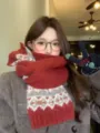 Accogliente sciarpa invernale lavorata a maglia stile Fair Isle da donna, calda lana beige e rossa. - Classico / rosso Natale
