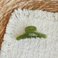 Green acetate hair claw detail showing elegant design and smooth texture for daily styling. - 6cm / Green