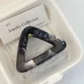Minimalist tortoiseshell triangle hair claw clip elegant acrylic shark clip for women chic - Black and Gray