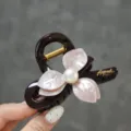 Brown hair claw clip with pink flower and pearl, elegant variant for styling. - Medium-8cm / Pink