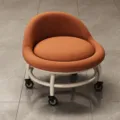 Bequemer orangefarbener niedriger Drehhocker mit Rollen, Rückenlehne, weichem Kissen für zu Hause - Orange