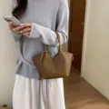 Sac bandoulière seau en cuir tressé, élégant sac à main marron pour femmes au quotidien. - Marron