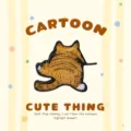 Mignon chat de dessin animé patch brodé en tissu écusson thermocollant décoration - Vue de dos chat roux / 20x25mm