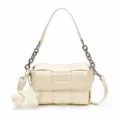 Schicke, beige geflochtene Umhängetasche für Damen mit Kette und Stern-Anhänger. - Gebrochenes Weiß
