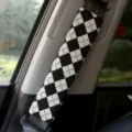 Autogordelhoes zwart wit ruit patroon zachte universele schouderbeschermer accessoires - Zwart & Wit Ruit