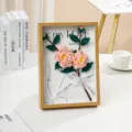 Flor de camelia de ganchillo hecha a mano en marco de fotos de madera regalo romántico decoración - Marco de Fotos Camelia (Terminado) / Rosa