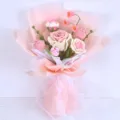 Ramo de flores de rosa de ganchillo hecho a mano regalo de lana tejida para festividad - Ramo de Rosas Tailandesas Rosas Producto Terminado (Con Papel de Regalo) / Rosa