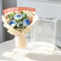 Ramo de flores de ganchillo hecho a mano clavel azul regalo ideal para el dia de la madre - Rosas azules degradadas con caja de PET