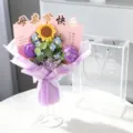 Ramo de flores de girasol y clavel hecho a mano para regalo especial del día de la madre - Claveles variados con caja de PET