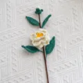Hermosa camelia de ganchillo hecha a mano con hilo de lana flor artificial regalo. - Camelia Blanca