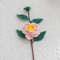 Flor de camelia de ganchillo hecha a mano flor artificial de lana rosa para regalo - Camelia Rosa
