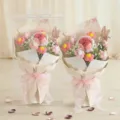 Bouquet de fleurs au crochet fait main avec boîte cadeau, roses œillets tricotés pour offrir. - Rose avec Boîte PET