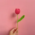 Flor de tulipán rosa de ganchillo hecha a mano hilo tejido para regalo romántico - Rojo Rosa