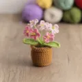 Pequeña flor en maceta de ganchillo hecha a mano, planta de lana para coche y escritorio. - No Me Olvides de 6 Cabezas Rosa Degradado
