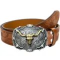 Elegante cinturón de cuero grabado estilo western cowboy para hombre con hebilla de toro. - Marrón / 110cm