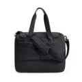 Schwarze gesteppte Reisetasche Detail mit robusten Doppelgriffen und separatem Bodenfach. - Schwarz